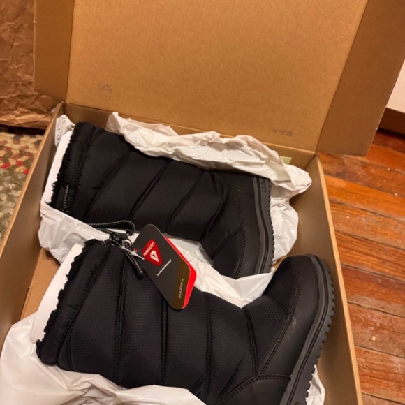 L.L. Bean Other - Brand new LL bean boots toddler size 10 winter primaloft